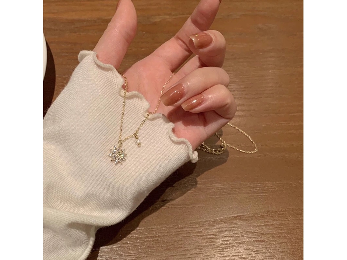 Colar de Flores de Neve com Diamantes Brilhantes , Prata Pura 925, Estilo Luxo Delicado e Sofisticado, Colar Requintado MDUG (dourado)