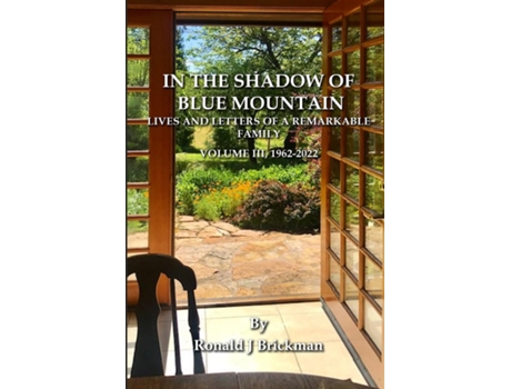 Livro IN THE SHADOW OF BLUE MOUNTAIN LIVES AND LETTERS OF A REMARKABLE FAMILY - Volume III, 1962-2022 de Ronald J Brickman (Inglês)