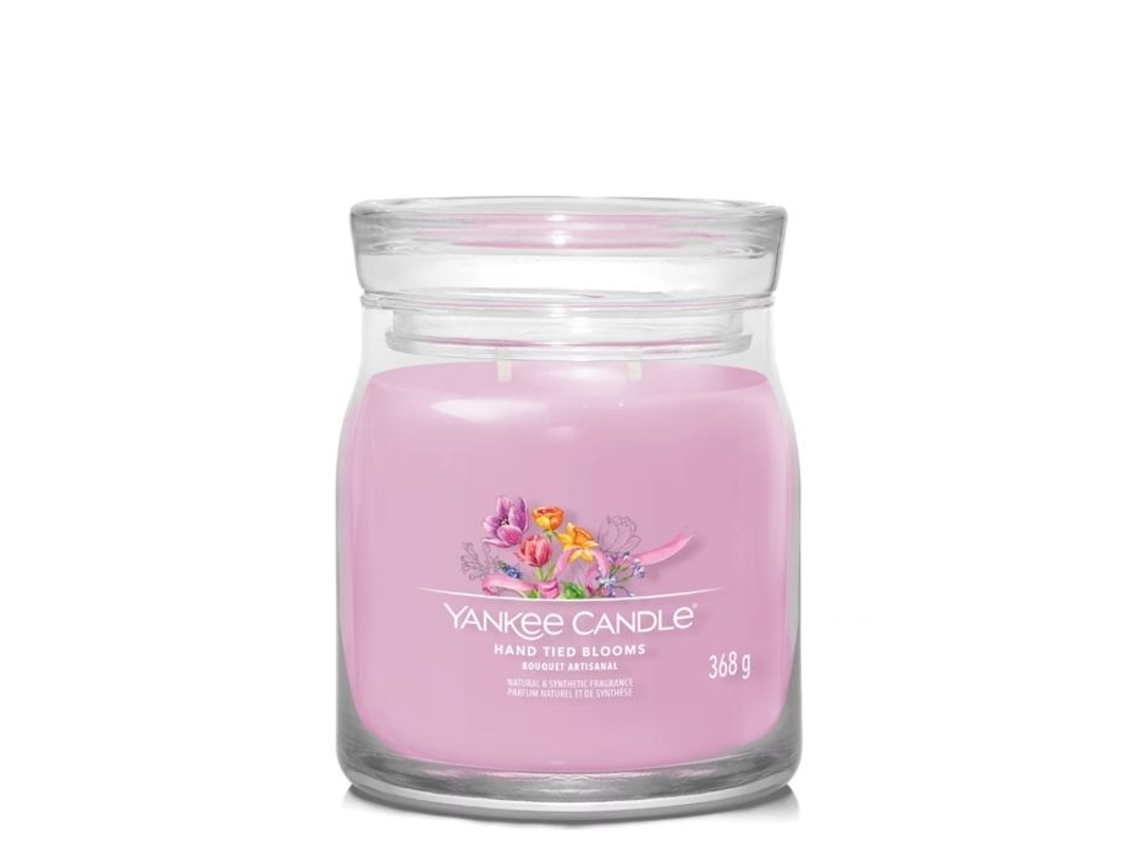 Vela perfumada Yankee Candle rosa de cera de soja, com duração de 35 a 50 horas.