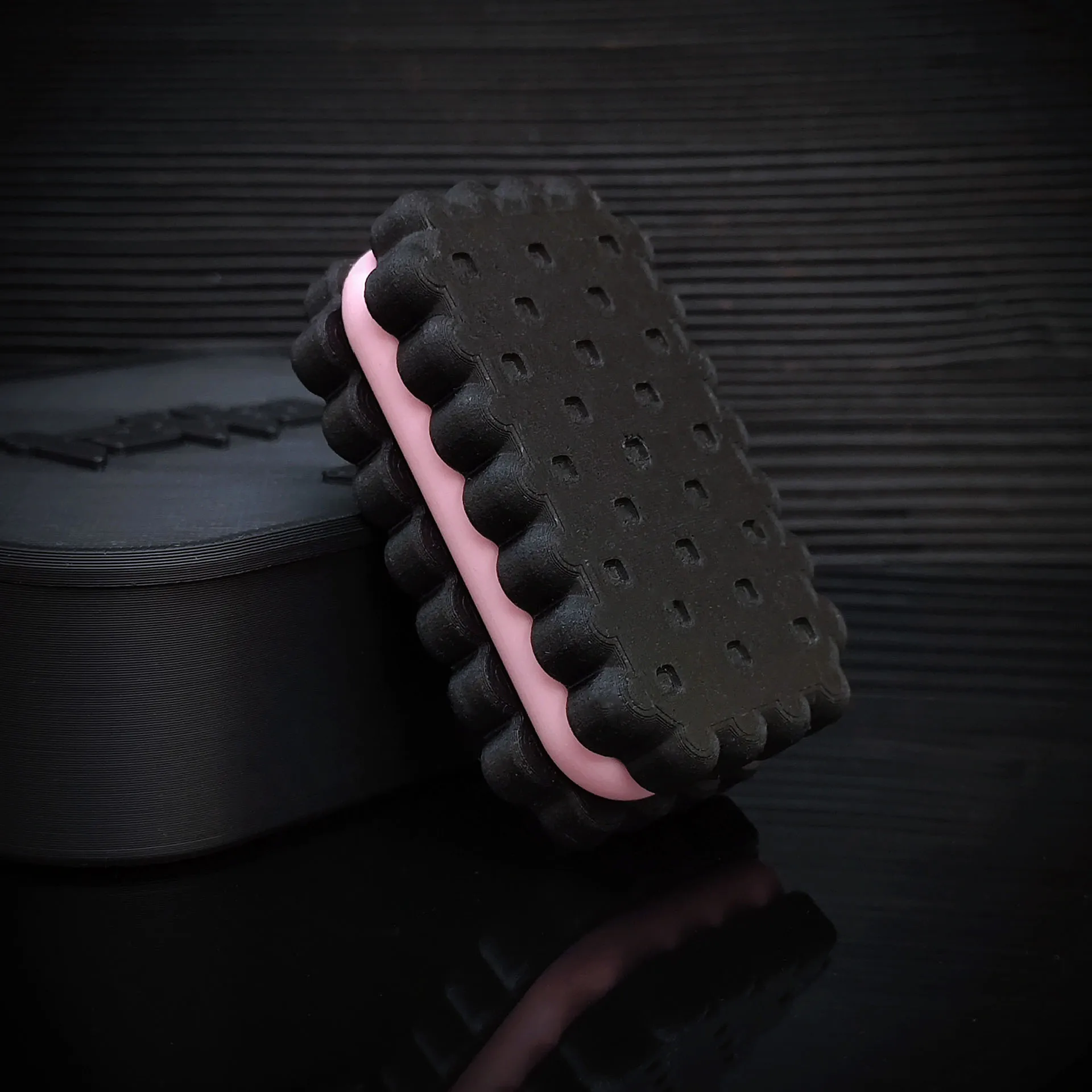 (rosa) Spinner Mecânico Giratório Em Formato De Biscoito Oreo Impresso Em 3d Com Placa Magnética.