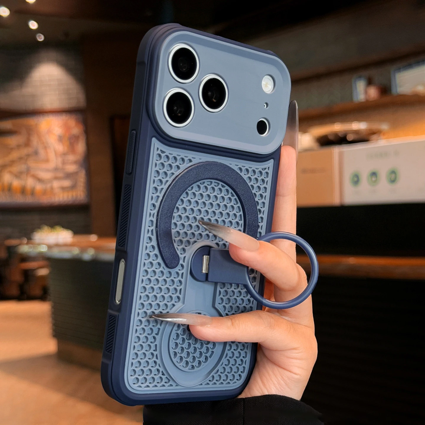 Capa Protetora Para Celular Com Anel De Resfriamento E Orifícios Em Formato De Colmeia (iphone 15 Pro Max).