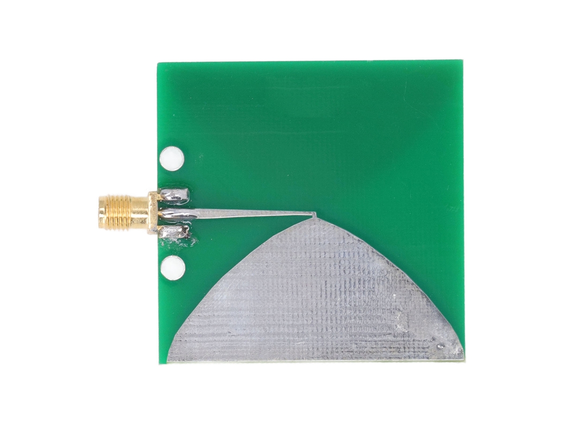 Antena UWB ultra wideband 2.4GHz a 5.8GHz PCB com perda de 10dB para transmissão e recepção de sinal S/MARCA