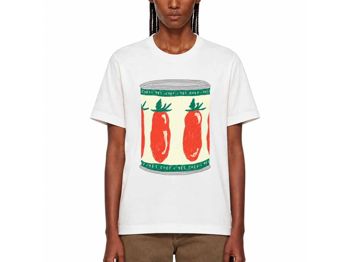 Camiseta Rockinstone Yes Chef Tomato com estampa artística de Lauren Emmett. Estilo único de designer.