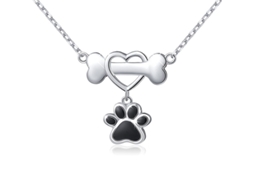 Colar Feminino Moderno, Feito Em Prata S925, Com Delicados Enfeites De Pata De Cachorro Também Em Prata.