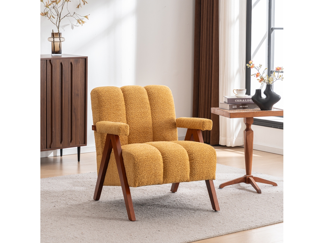 Poltrona Bouclé Com Estrutura De Madeira, Braços Laterais Para Sala Ou Quarto, Na Cor Amarela.