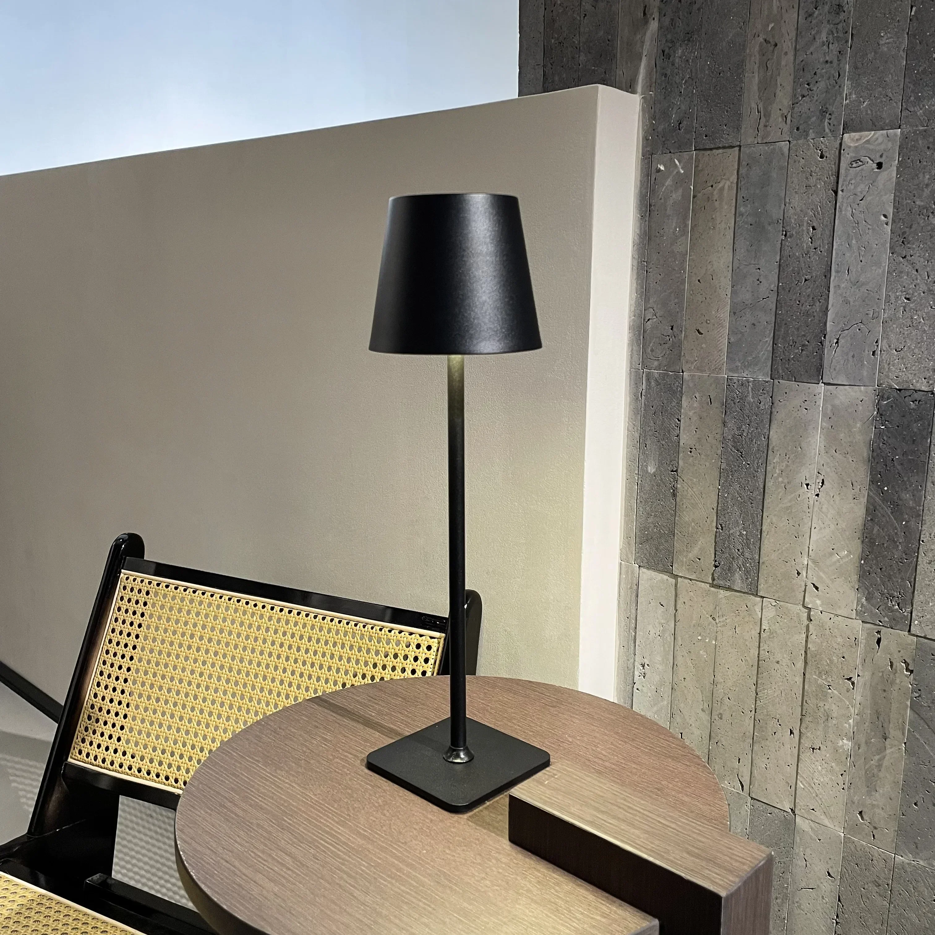 Luminária de Mesa Recarregável Via Usb, com Interruptor de Toque À Prova D'água, Ideal para Quartos, Hotéis e Restaurantes. MDUG (preto)
