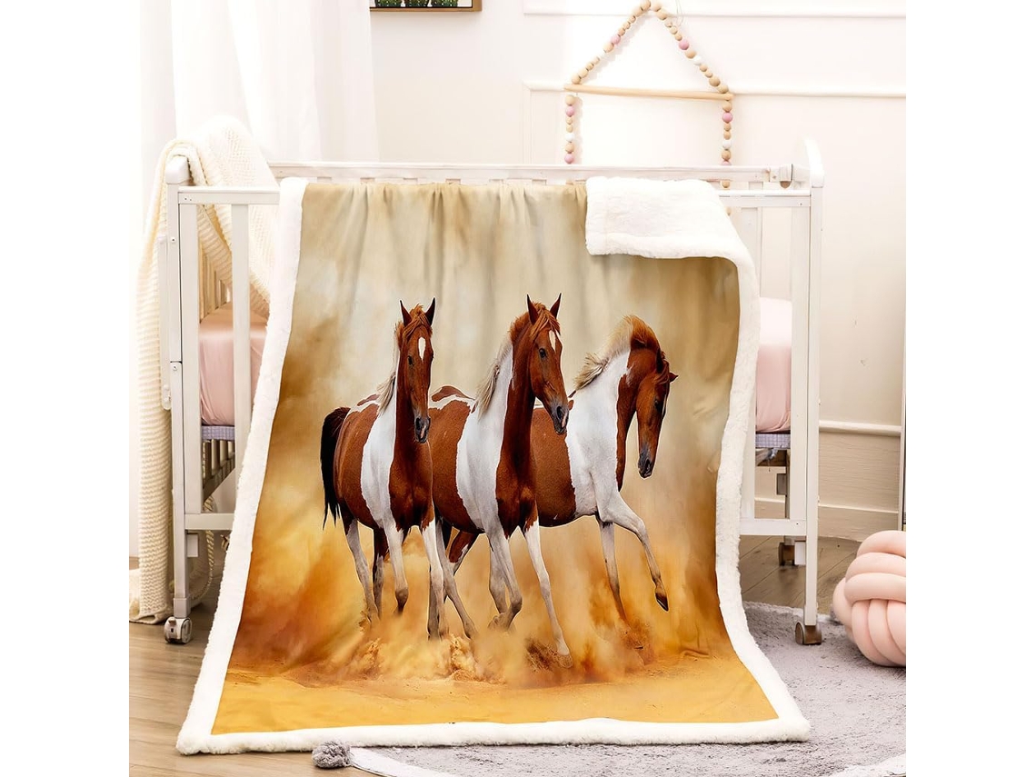 Manta com Estampa de Cavalo Marrom em Microfibra 70x100cm