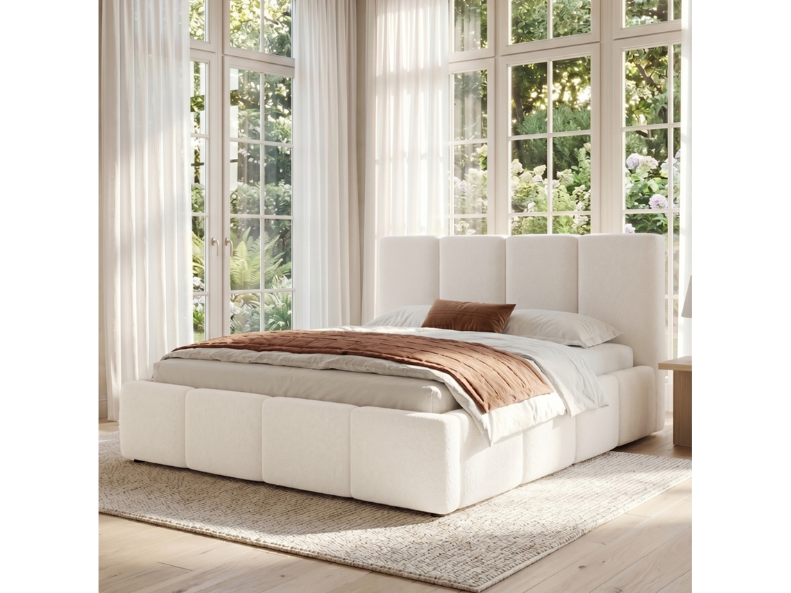 Cama Casal Estofada 180x200, Com Ripas E Cabeceira Acolchoada Em Bouclé Bege.