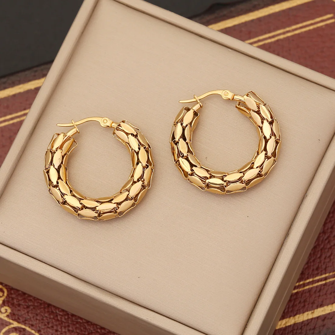 Brincos De Argola Em Aço Inoxidável Dourado, Brincos Redondos Simples Em Formato De Malha Para Mulheres.