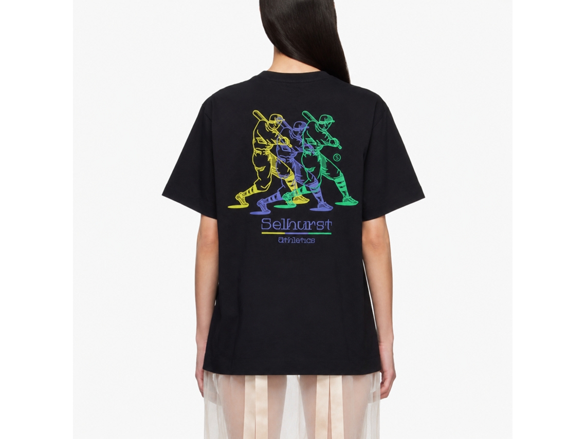 Camiseta Rockinstone Baseball, modelo Donna Ananta, com design exclusivo de designer.