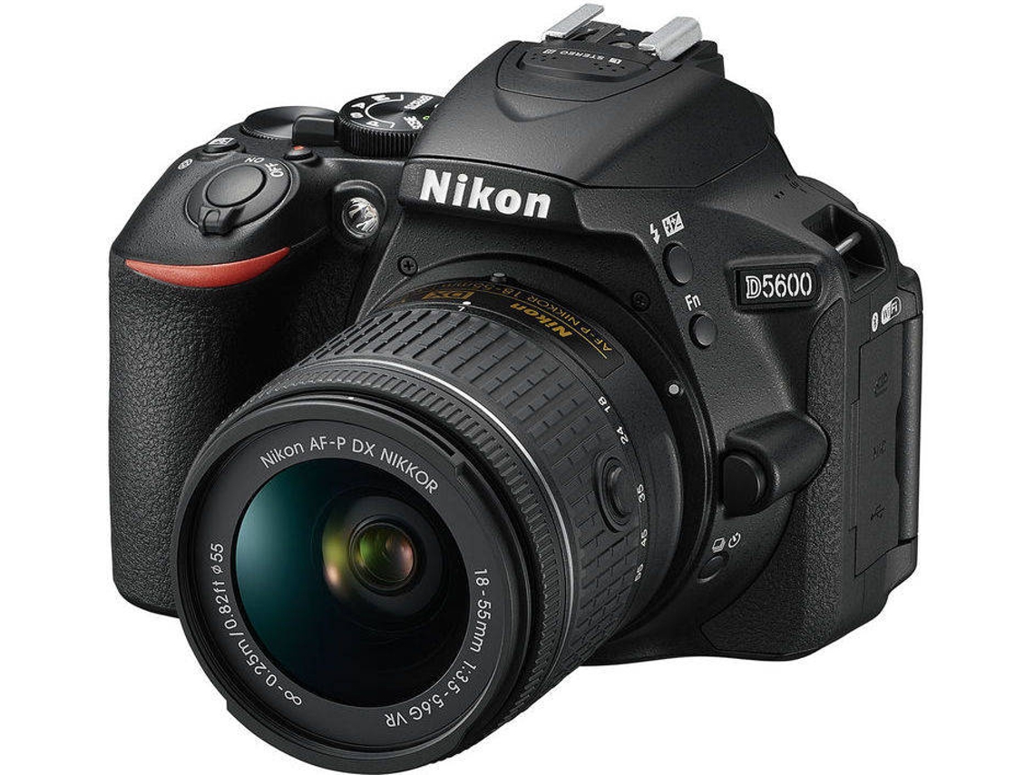 Máquina Fotográfica NIKON D5600 + AF-S DX 18-105mm G ED VR (DX)