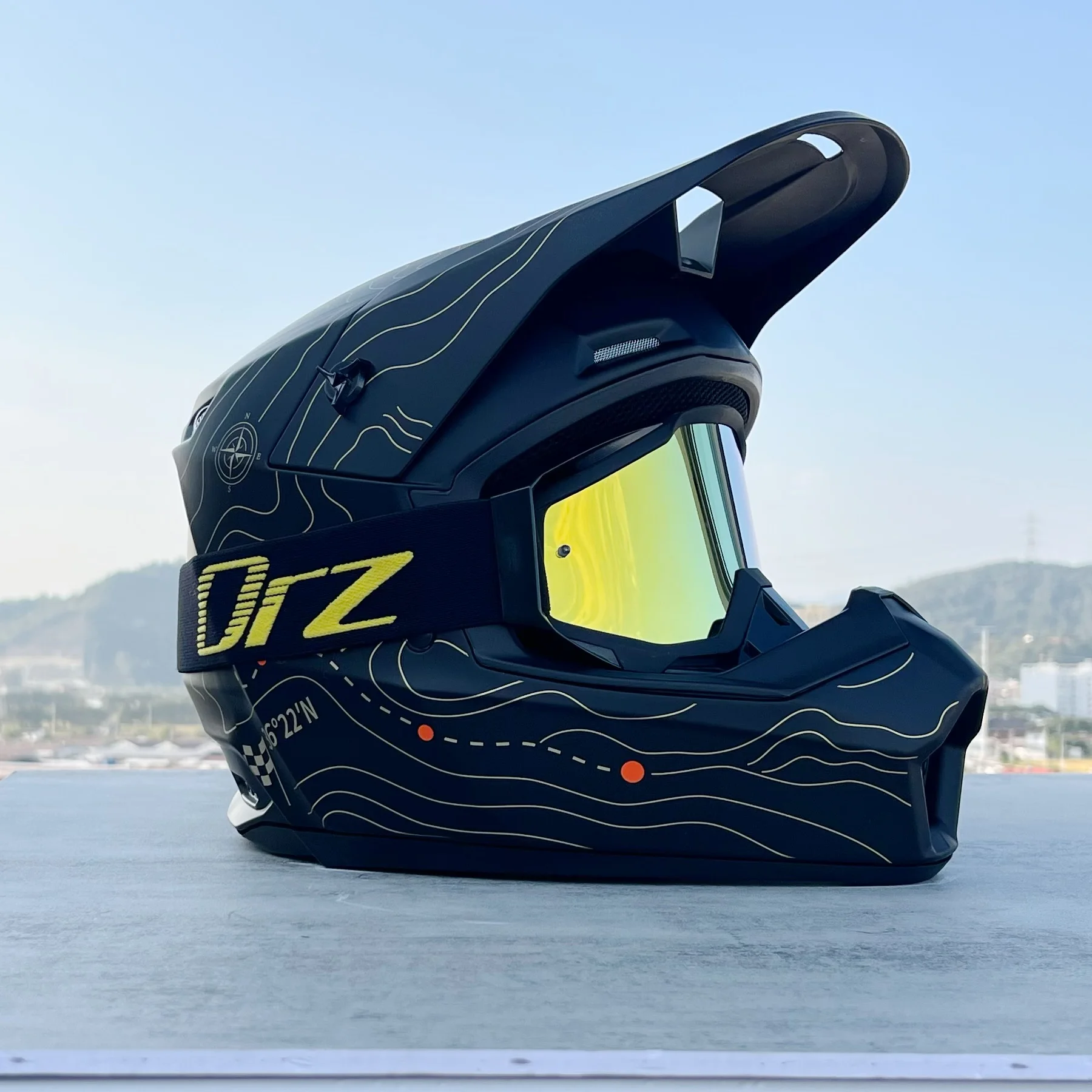 Capacete De Motocross Com Certificação (m)dot, Viseira E Casco Rígido Em Abs.
