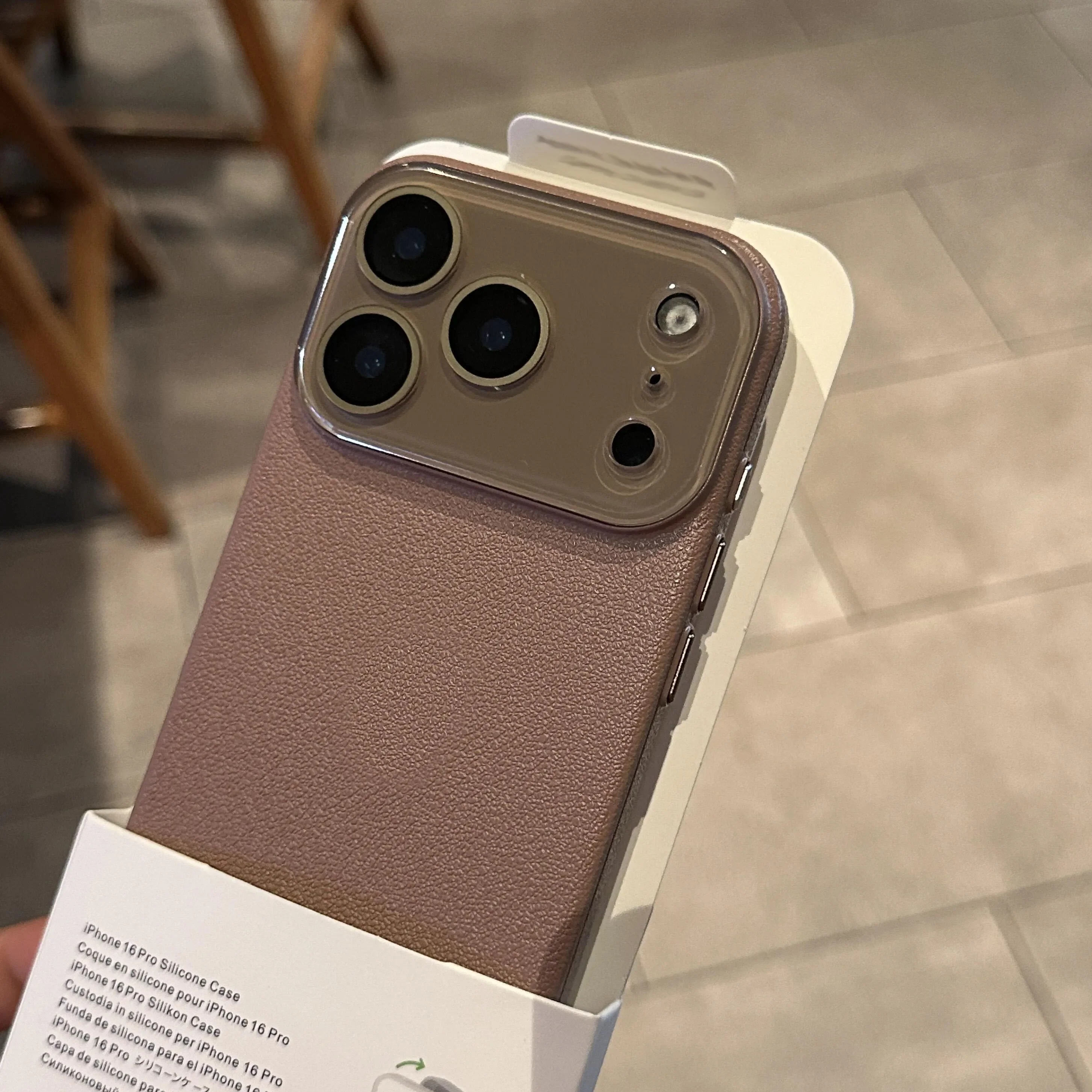 Capa Protetora De Silicone Com Textura De Couro (chá Com Leite Para Iphone 13 Pro), Protege A Lente De Vidro Da Câmera.
