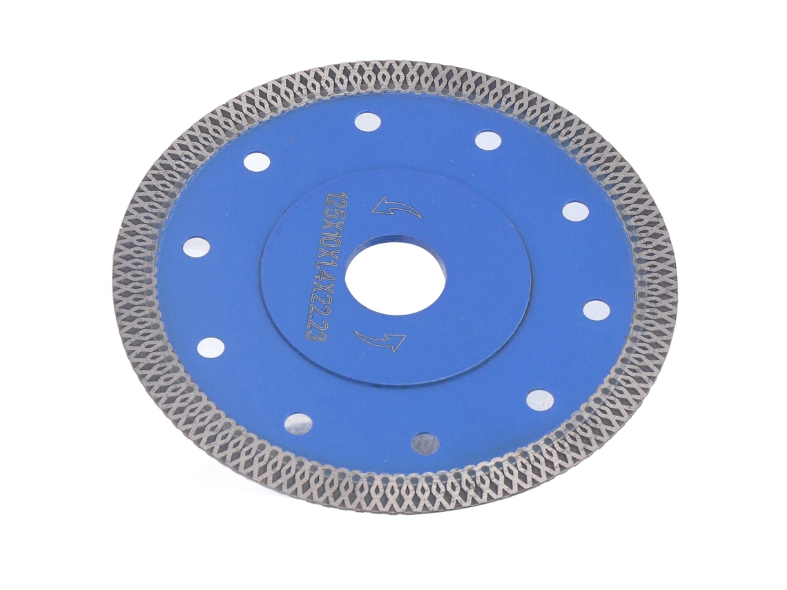 Disco de serra circular diamantado com malha em forma de X para corte de ladrilhos de granito e mármore.