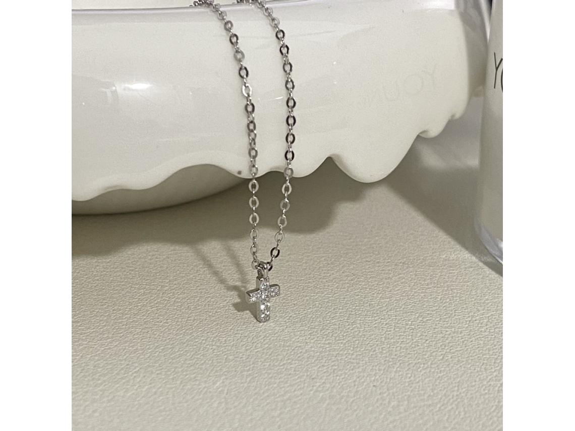 Colar Delicado e Requintado com Pingente de Mini Cruz em Prata de Lei 925 e Diamantes. MDUG (ouro Branco)