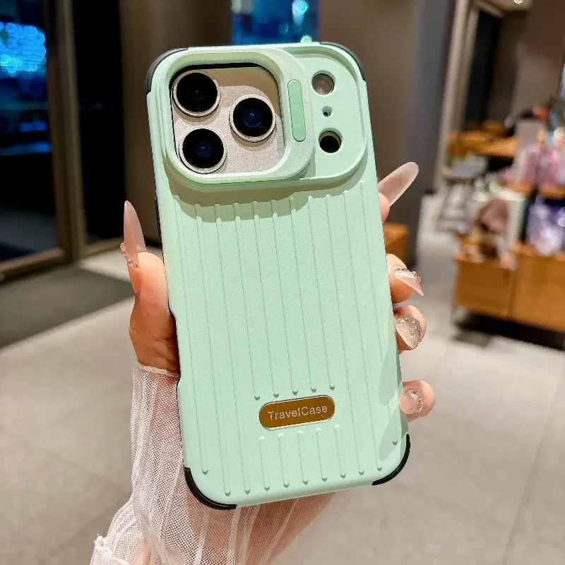 Capa Para Celular (iphone 15 Plus Verde Claro) Com Estampa Listrada Fosca E Suporte Para Lente Da Câmera.