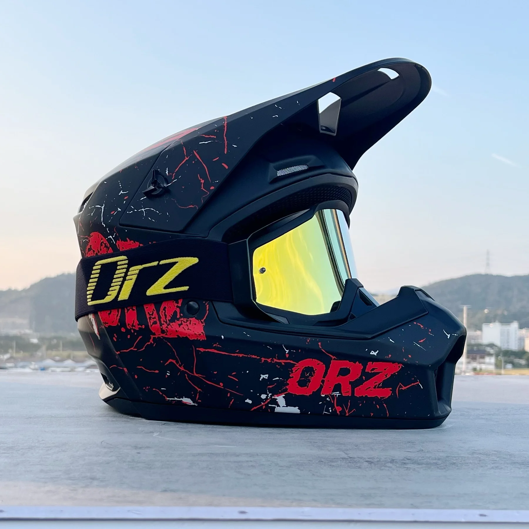 Capacete De Motocross Com Certificação Dot (l), Viseira E Casco Rígido Em Abs.