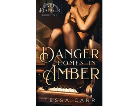 Livro Danger Comes In Amber De Tessa Carr (inglês)
