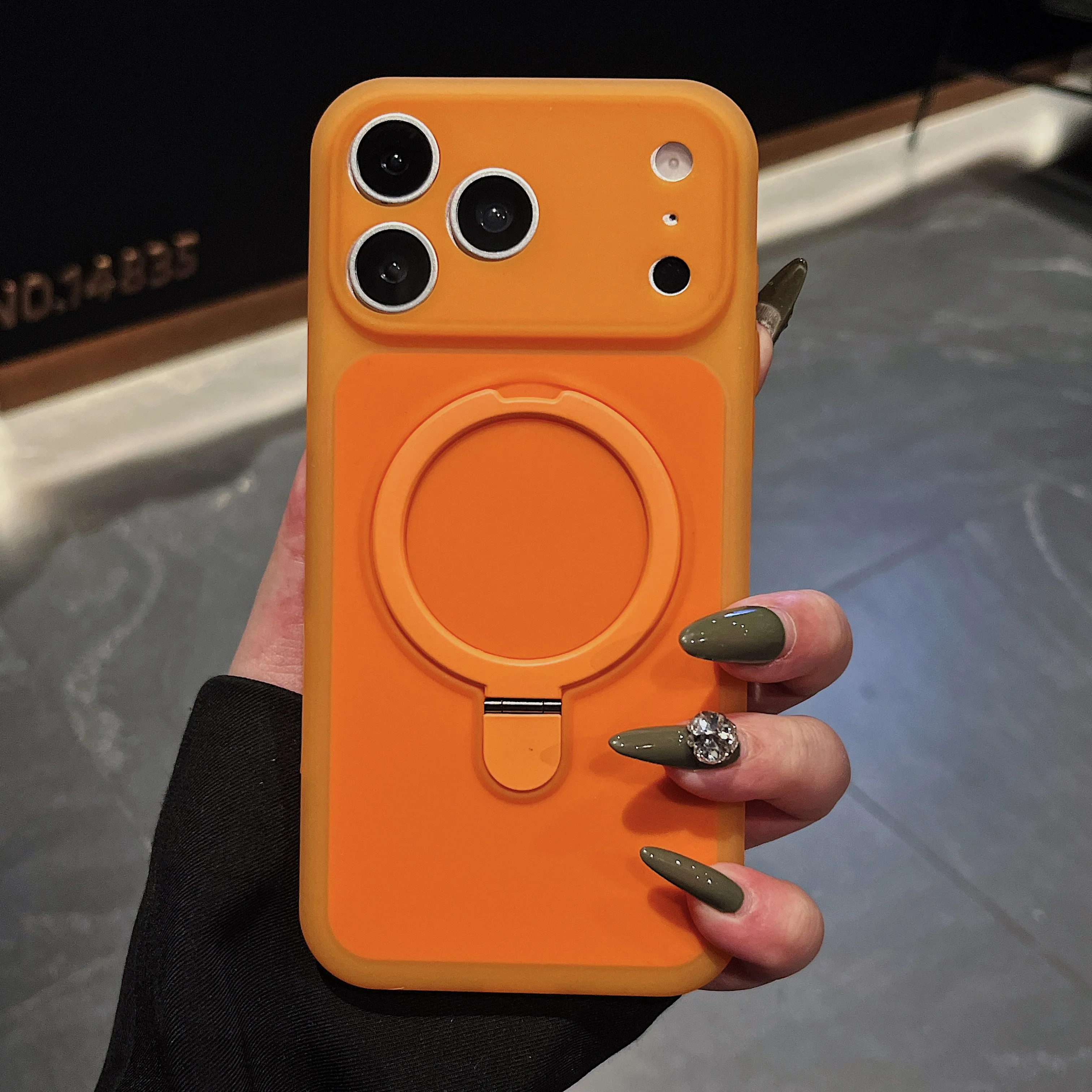 Capa Protetora De Silicone Líquido Macio Com Suporte, Função Magnética E À Prova De Choque (iphone 16 Pro Max).