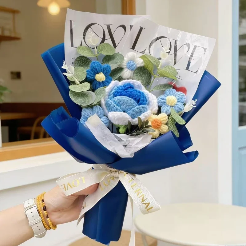 Buquês Artificiais De Rosas, Girassóis E Cravos Feitos À Mão Em Crochê Com Flores Preservadas.