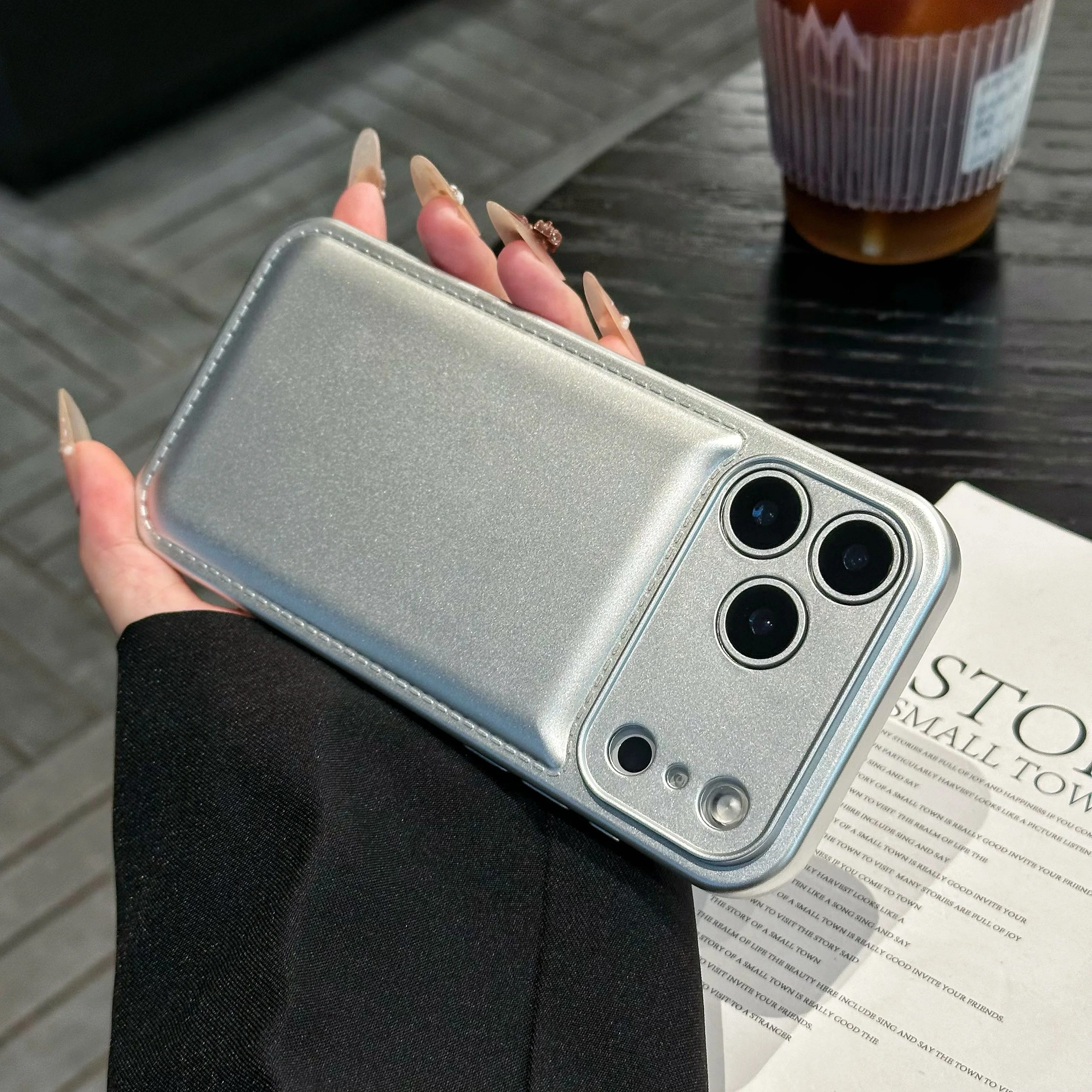 Capa De Silicone Resistente E Macia (prateada) Para Iphone 17 Pro, À Prova De Choque, Com Proteção De Borda.