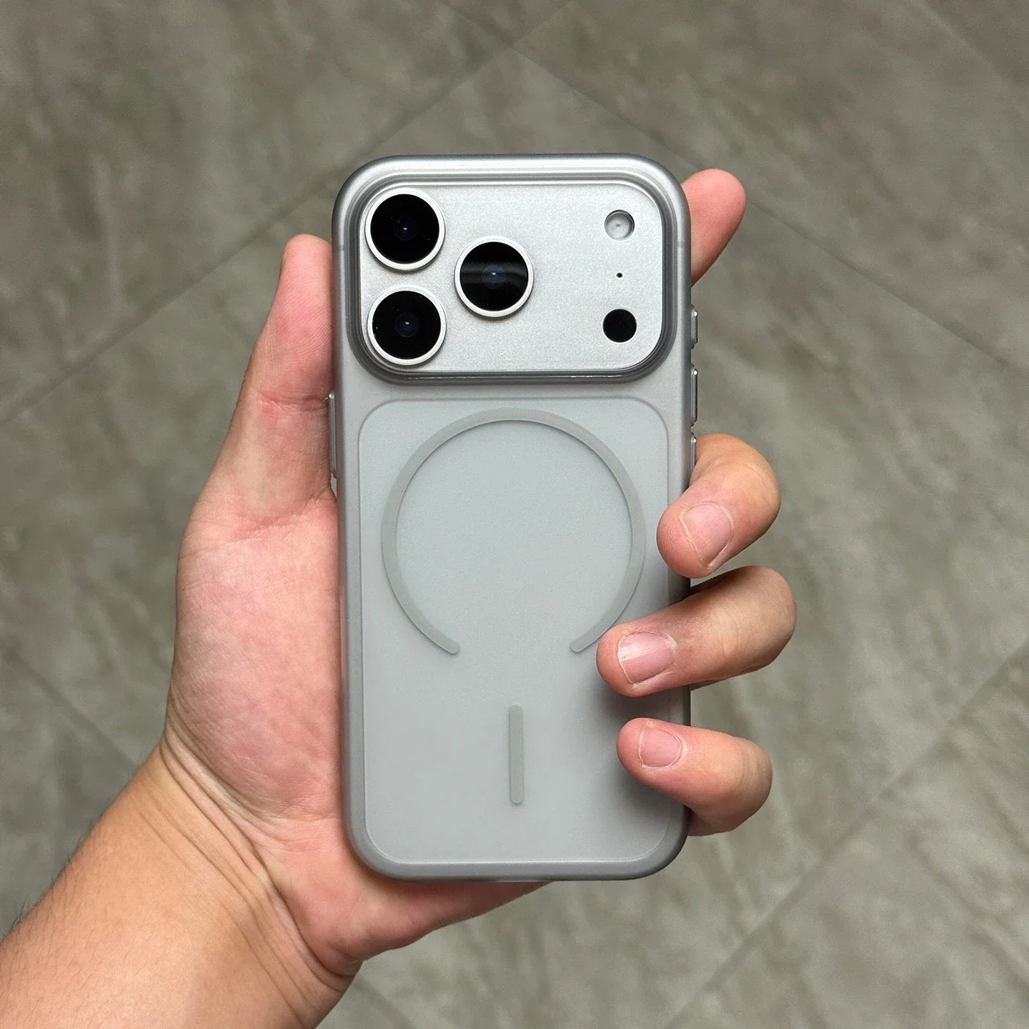 Capa Protetora Rígida De Policarbonato (cinza) Para Iphone 15, Com Textura Fosca.