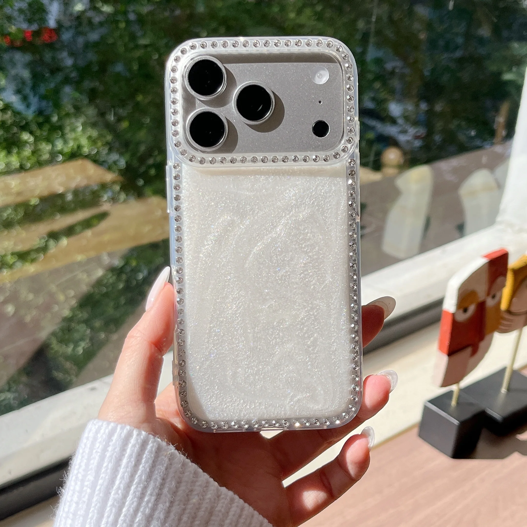 Capa Para Celular (iphone 15 Pro) Com Moldura De Diamantes Brilhantes, Transparente, Resistente A Impactos E Macia.