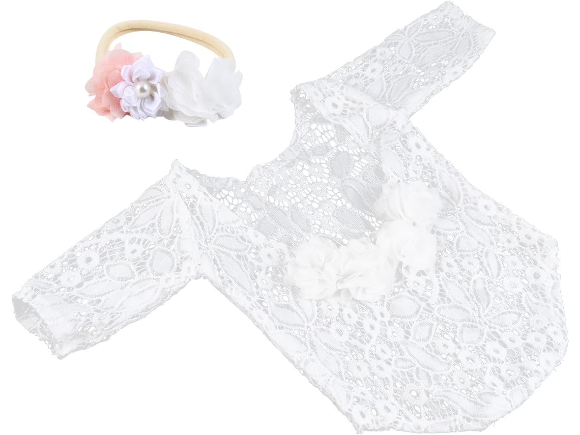 Macacão Infantil Em Chiffon Branco Com Faixa De Renda Para A Cabeça.