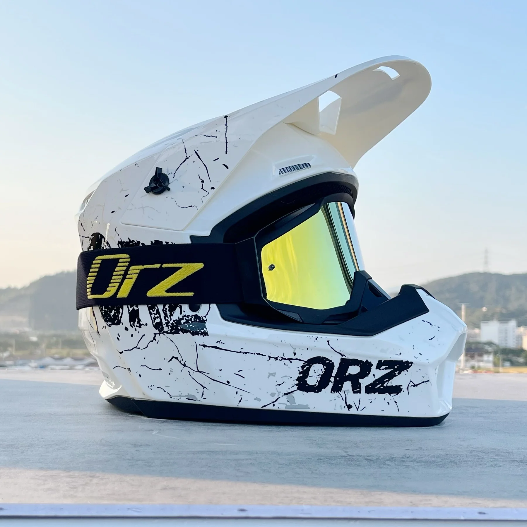 Capacete De Motocross Com Certificação (s)dot, Viseira E Casco Rígido Em Abs.