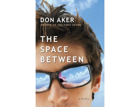Livro The Space Between de Don Aker (Inglês)