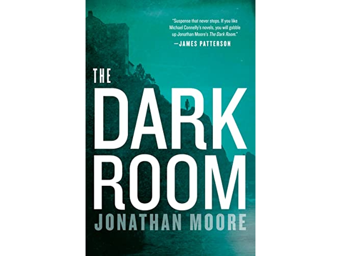 Livro Dark Room de Jonathan Moore (Inglês)