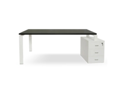Mesa Branca Com Gavetas. Estrutura De Metal Branca. 75 X 155,5 X 60 Cm. Tampo Cinza Grafite. Ofilike