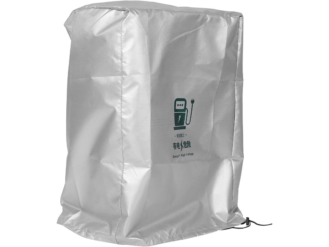 Camada impermeável para proteção externa contra chuva e poeira, feita de tecido Oxford leve.