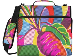 Pasta com 3 argolas com estampa Cenoura vermelha, 3,8 cm de comprimento, altura variável e diversos bolsos, ideal para organização.