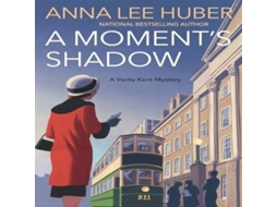 Livro Moments Shadow de Anna Lee Huber (Inglês)
