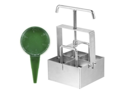 Ferramenta manual de 2 polegadas para blocos de solo, com perfurações, ideal para jardinagem e cultivo de sementes.