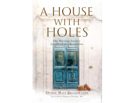Livro A House With Holes One Marriage Journey in a Charleston Renovation de Denise Mast Broadwater (Inglês)