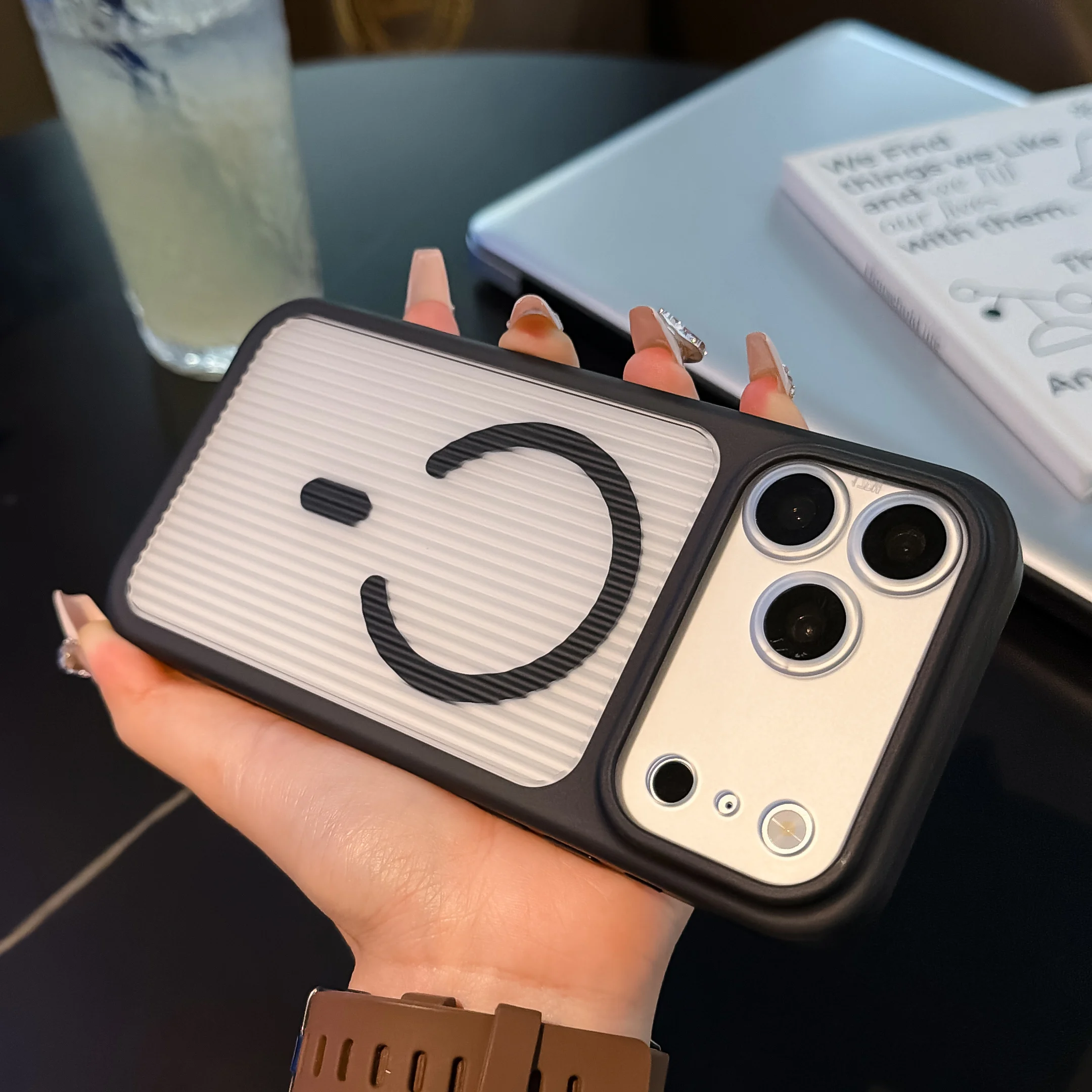 (iphone 15 Pro Preto) Capa Protetora Magnética Fosca Semitransparente, Tpu