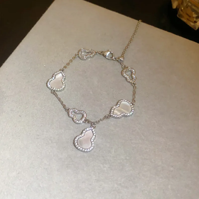 Pulseira Vintage De Cabaça (branca), Leve, Luxuosa, Única, Elegante E Versátil.