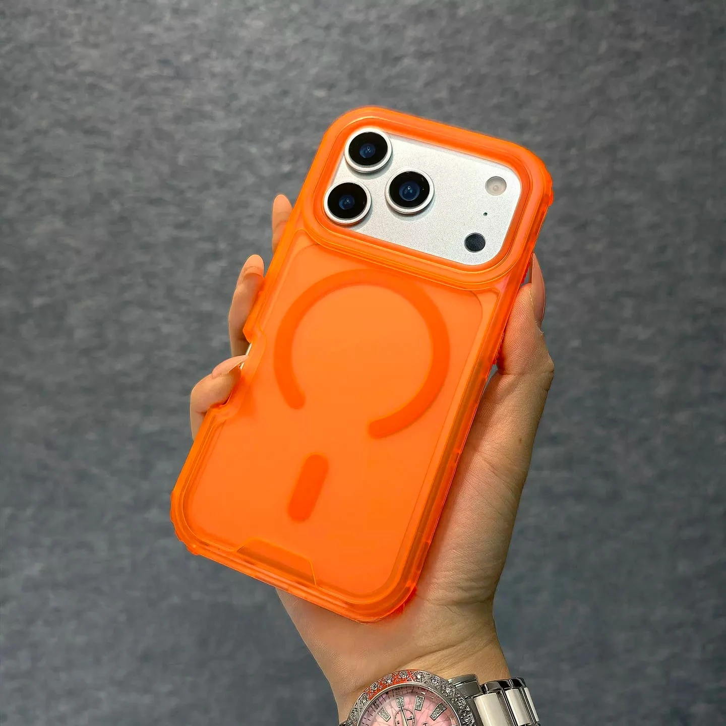 Capa Para Celular (iphone 17 Laranja) Com Acabamento Fosco, Magnética, Resistente A Impactos E Antiderrapante.