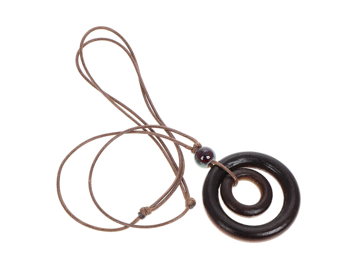 Colar Com Pendente Circular Em Madeira