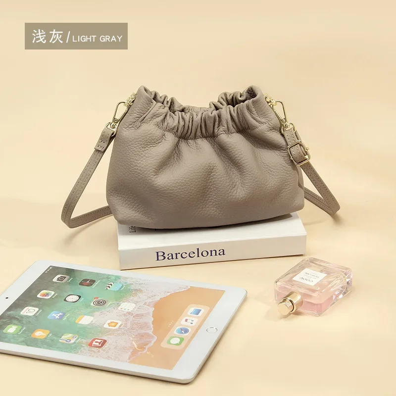 Bolsa Clutch Feminina Cloud (cinza), Estilo Dumpling, Em Couro Legítimo Macio, Ideal Para Usar Sob O Braço.