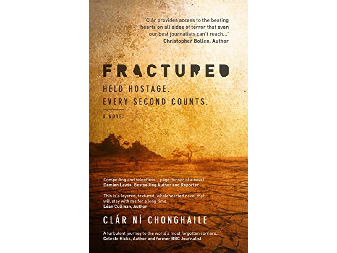Livro Fractured de Clár Ní Chonghaile (Inglês)