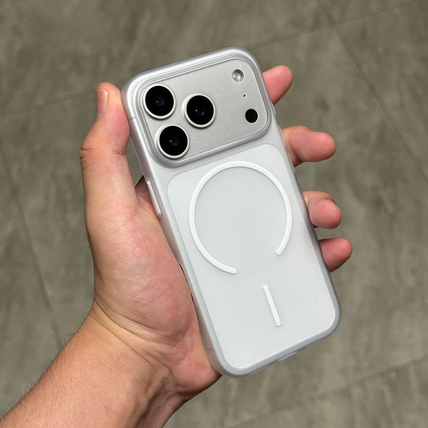 Capa Protetora Rígida De Policarbonato (para Iphone 15 Pro Branco), Com Textura Fosca.