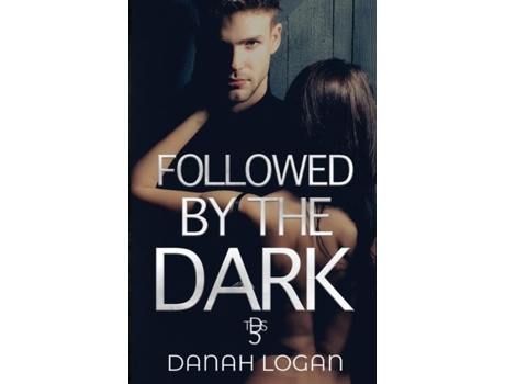 Livro Followed By The Dark A Dark Enemies-to-lovers Age Gap Romantic Suspense Novel De Danah Logan (inglês)