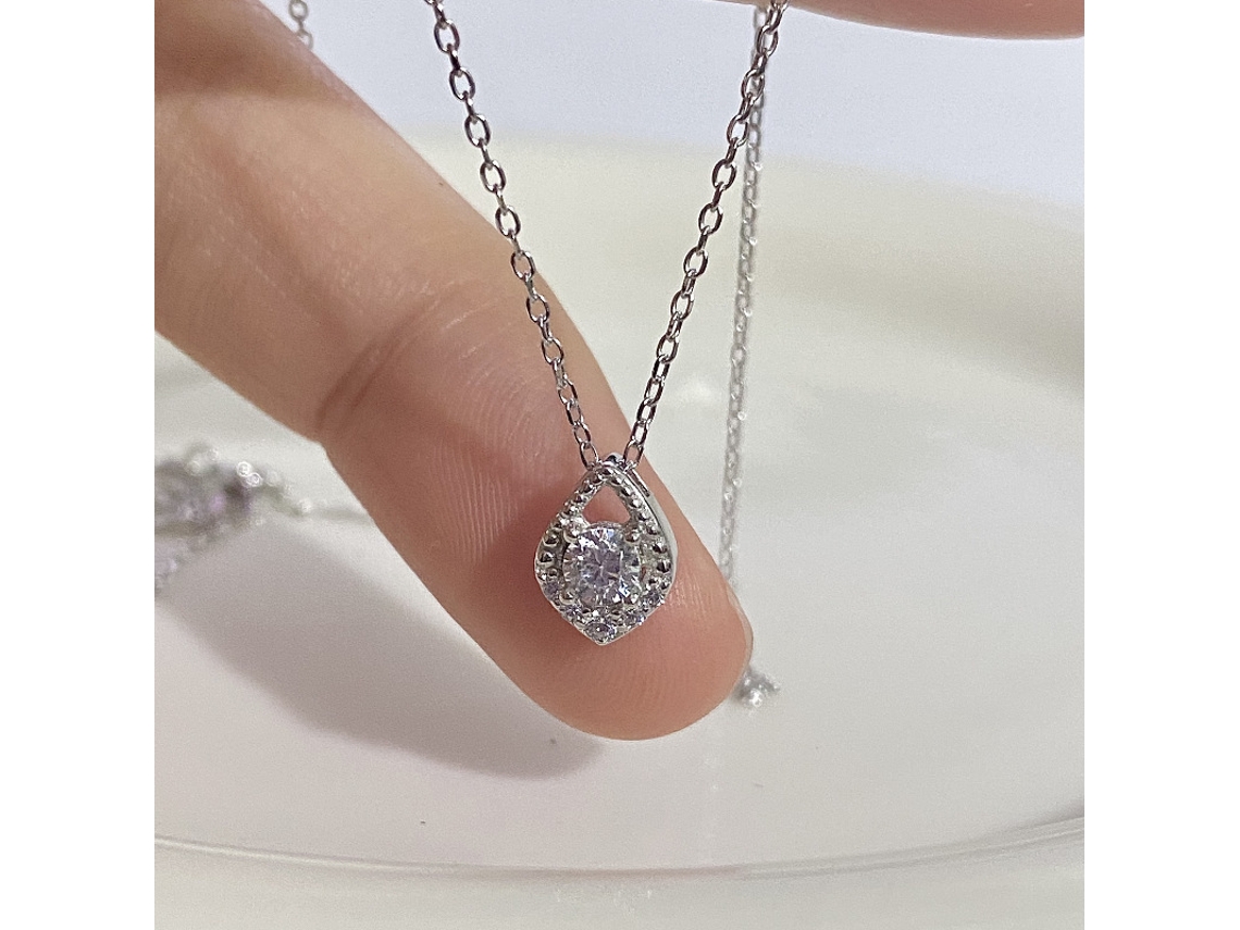 Colar Star Tears em Prata de Lei 925 com Pingente de Zircônia e Diamante em Formato de Lágrima um Design Luxuoso. MDUG (ouro Branco)