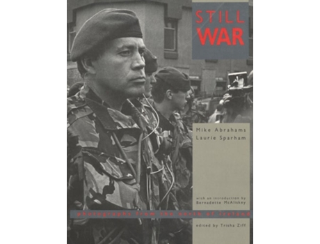 Livro Still War Photographs from the North of Ireland de Mike Abrahams e Laurie Sparham (Inglês)