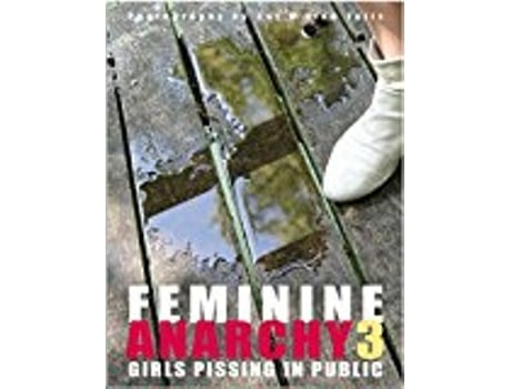 Livro Feminine Anarchy Girls Pissing in Public de Cat ONine Tails (Alemão)
