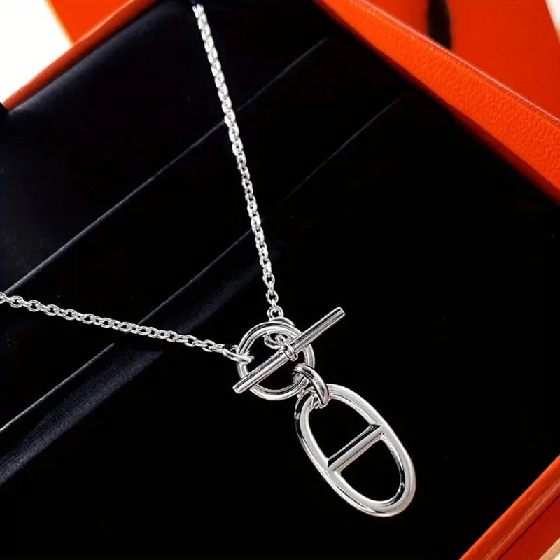 Colar Com Pingente De Botão Ot, Joia Ideal Para Festas E Casamentos.