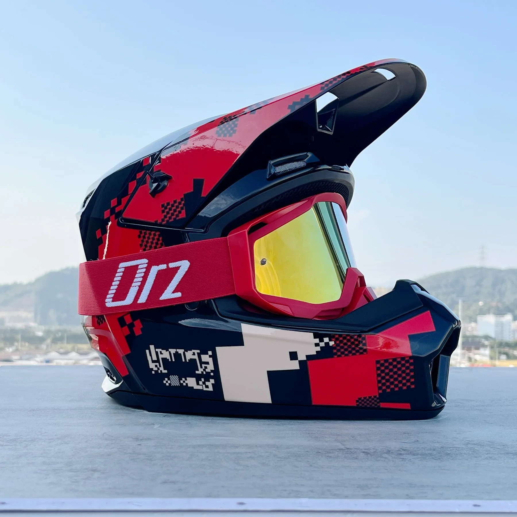Capacete De Motocross Com Certificação (s)dot, Viseira E Casco Rígido Em Abs.